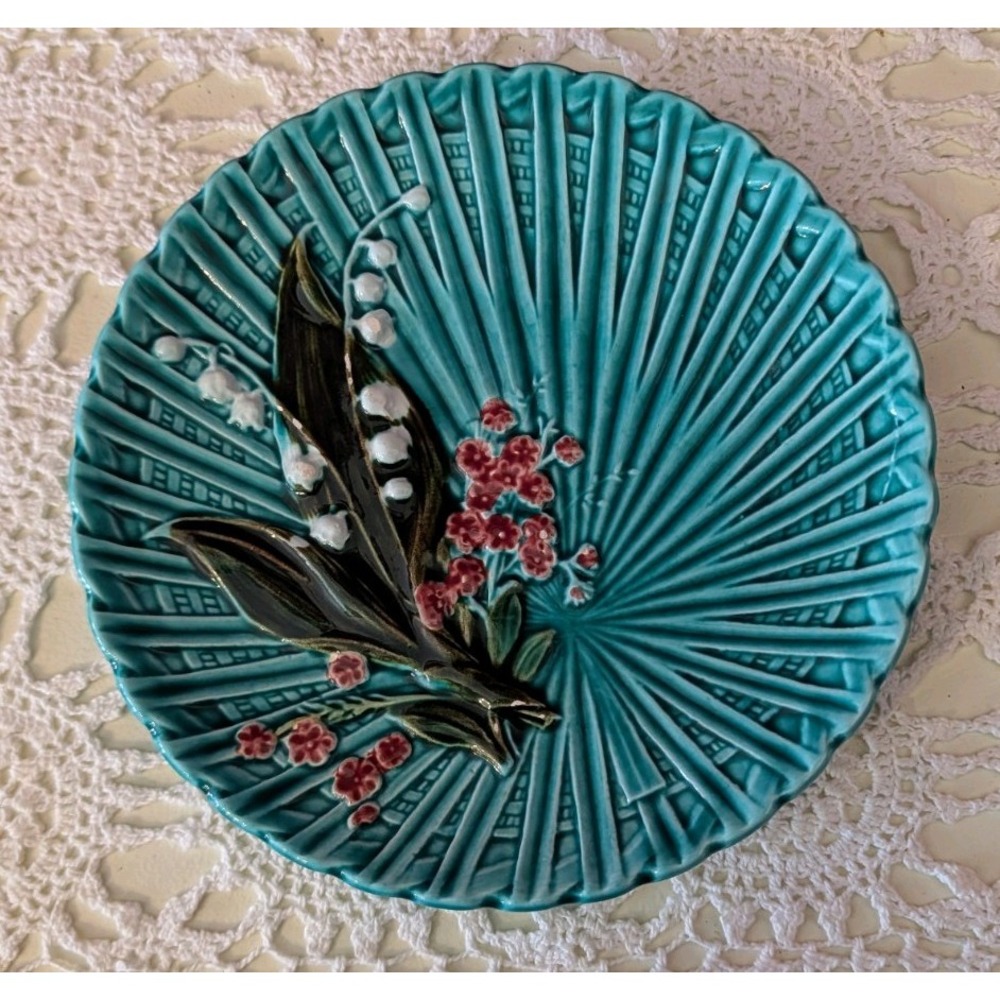 Schramberg Majolica blue green lilly of the valley Plate 7.5" small flakes 4569
